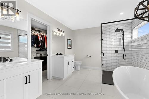 975 Riverbend Road, London, ON - Indoor Photo Showing Bathroom