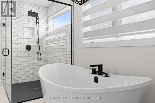 975 Riverbend Road, London, ON - Indoor Photo Showing Bathroom