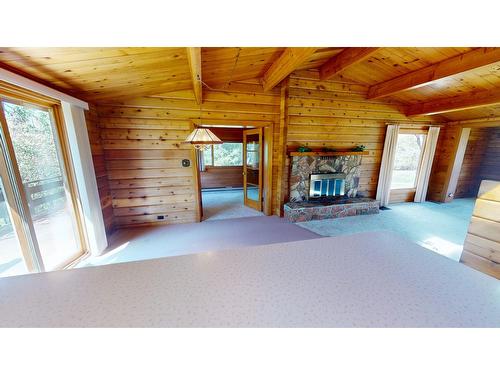 713 27Th Avenue S, Cranbrook, BC - Indoor With Fireplace