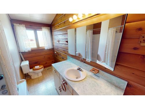 713 27Th Avenue S, Cranbrook, BC - Indoor Photo Showing Bathroom