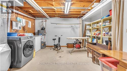38 Benedict Court, London, ON - Indoor Photo Showing Laundry Room
