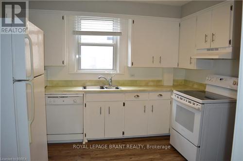 18 Robinson Street S, Grimsby, ON - Indoor Photo Showing Kitchen With Double Sink