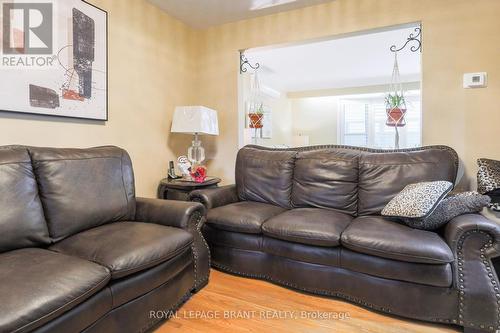 36 Mohawk Drive, St. Catharines, ON - Indoor Photo Showing Living Room