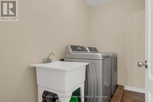 19 Watershore Drive, Hamilton, ON - Indoor Photo Showing Laundry Room