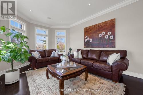 19 Watershore Drive, Hamilton, ON - Indoor Photo Showing Living Room
