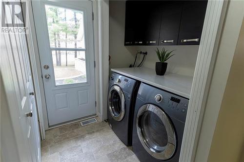 39 Selley Street, Petawawa, ON - Indoor Photo Showing Laundry Room