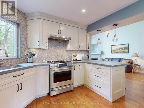 66 Auburn Lane, Clarington, ON - Indoor Photo Showing Kitchen With Upgraded Kitchen