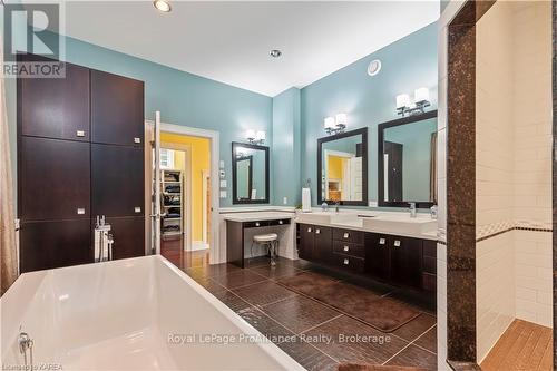 1618 St. Lawrence Avenue, Kingston (Kingston East (Incl Cfb Kingston)), ON - Indoor Photo Showing Bathroom