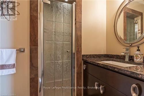 1618 St. Lawrence Avenue, Kingston (Kingston East (Incl Cfb Kingston)), ON - Indoor Photo Showing Bathroom