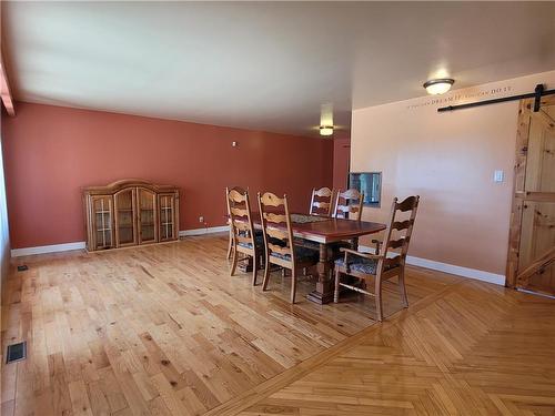 345 10Th Street Nw, Portage La Prairie, MB - Indoor Photo Showing Dining Room