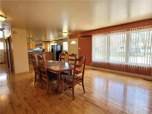345 10Th Street Nw, Portage La Prairie, MB - Indoor Photo Showing Dining Room