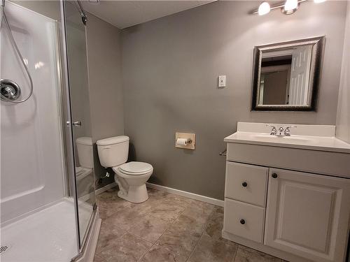 345 10Th Street Nw, Portage La Prairie, MB - Indoor Photo Showing Bathroom