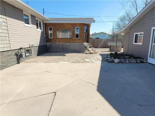 345 10Th Street Nw, Portage La Prairie, MB - Outdoor With Exterior