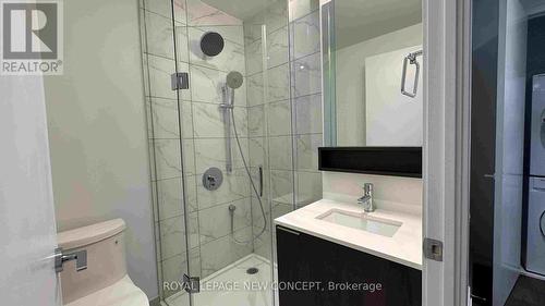915 - 950 Portage Parkway, Vaughan, ON - Indoor Photo Showing Bathroom