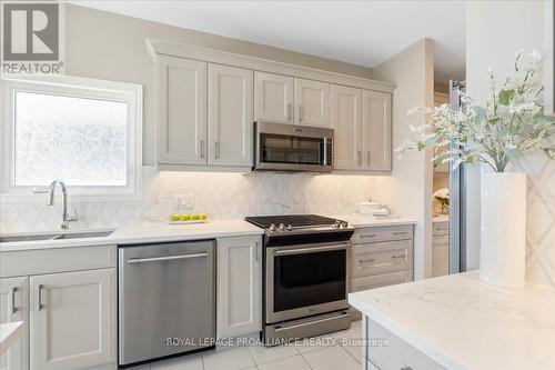 11 Gilbert Crescent, Prince Edward County, ON - Indoor Photo Showing Kitchen With Stainless Steel Kitchen With Upgraded Kitchen
