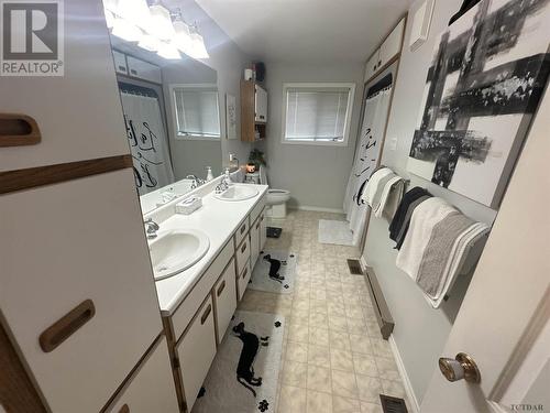 66 Third St, Kirkland Lake, ON - Indoor Photo Showing Bathroom