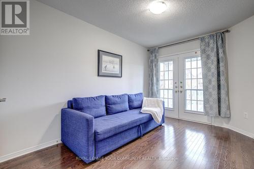 9 Big Hill Crescent, Vaughan, ON - Indoor Photo Showing Living Room