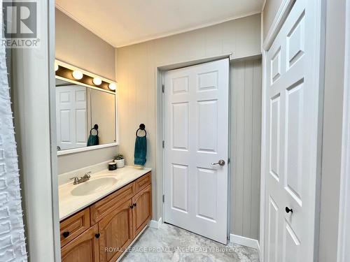1460 Wallbridge Loyalist Road, Belleville, ON - Indoor Photo Showing Bathroom