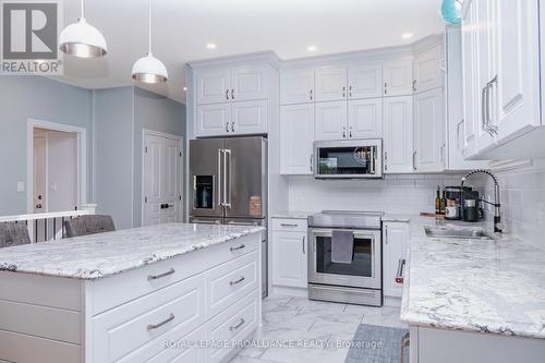 5 Briarwood Crescent, Greater Napanee, ON - Indoor Photo Showing Kitchen With Upgraded Kitchen