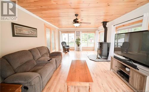 66 Nevers Road, Lincoln, NB - Indoor Photo Showing Living Room