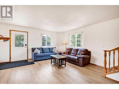 790 Spruce Street, Blue River, BC - Indoor Photo Showing Living Room