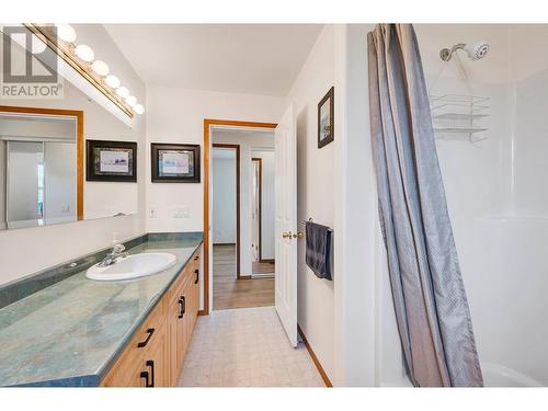 790 Spruce Street, Blue River, BC - Indoor Photo Showing Bathroom