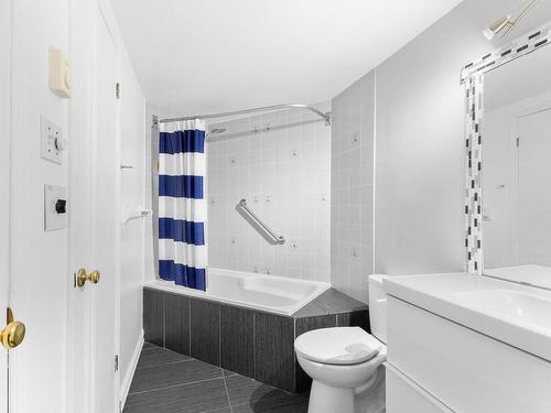 Salle de bains - 1371 Rue Lajoie, Longueuil (Le Vieux-Longueuil), QC - Indoor Photo Showing Bathroom
