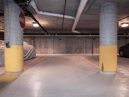 Parking - 112-1400 Crois. Merit, Mont-Royal, QC - Indoor