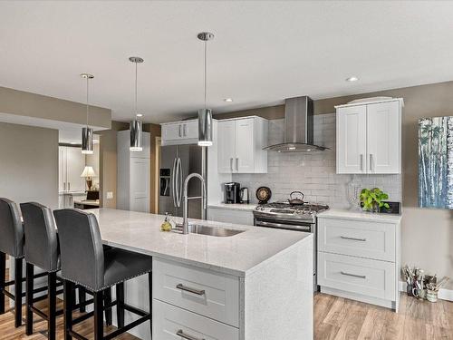 557 Harrogate Lane, Kelowna, BC - Indoor Photo Showing Kitchen With Upgraded Kitchen