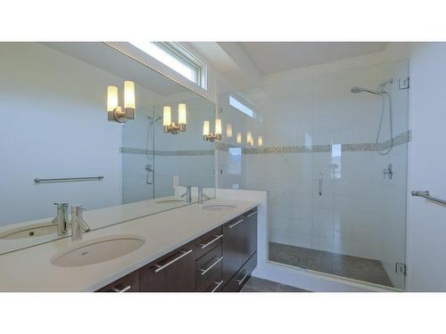 1-3626 Mission Springs Drive, Kelowna, BC - Indoor Photo Showing Bathroom
