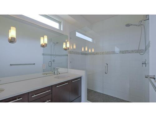 1-3626 Mission Springs Drive, Kelowna, BC - Indoor Photo Showing Laundry Room