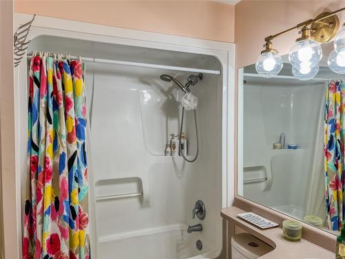 312-9307 62Nd Avenue, Osoyoos, BC - Indoor Photo Showing Bathroom