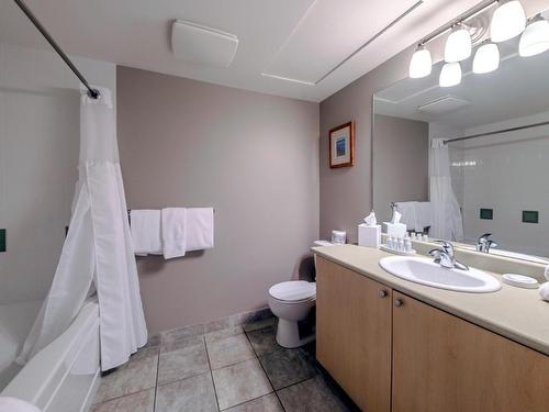 430-4205 Gellatly Road, West Kelowna, BC - Indoor Photo Showing Bathroom
