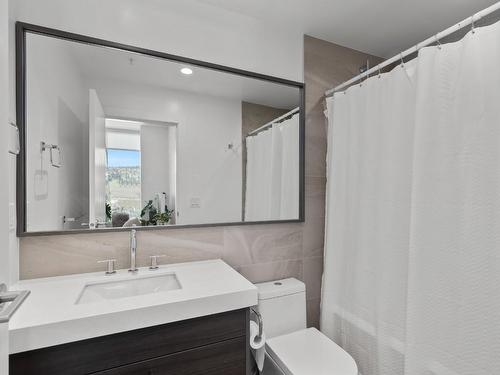 2307-1181 Sunset Drive, Kelowna, BC - Indoor Photo Showing Bathroom