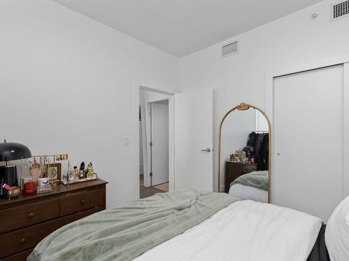 2307-1181 Sunset Drive, Kelowna, BC - Indoor Photo Showing Bedroom