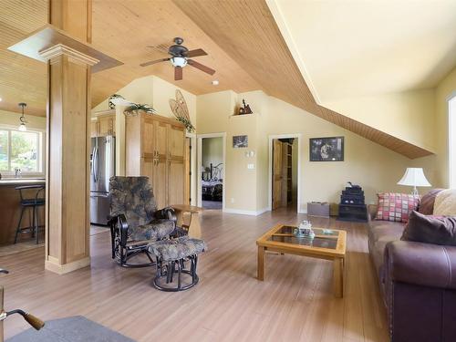 62 Larch Road, Vernon, BC - Indoor Photo Showing Living Room