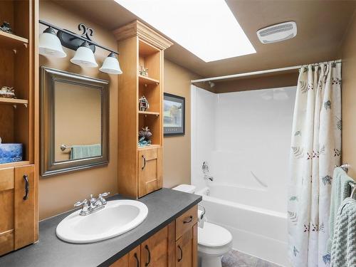62 Larch Road, Vernon, BC - Indoor Photo Showing Bathroom
