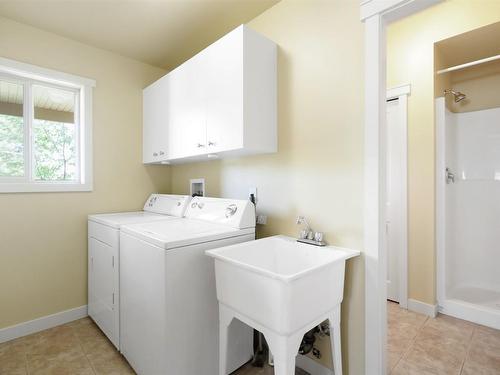 62 Larch Road, Vernon, BC - Indoor Photo Showing Laundry Room