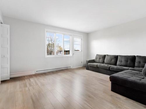 Salon - 801  - 803 Tsse Albert, Laval (Chomedey), QC - Indoor Photo Showing Living Room