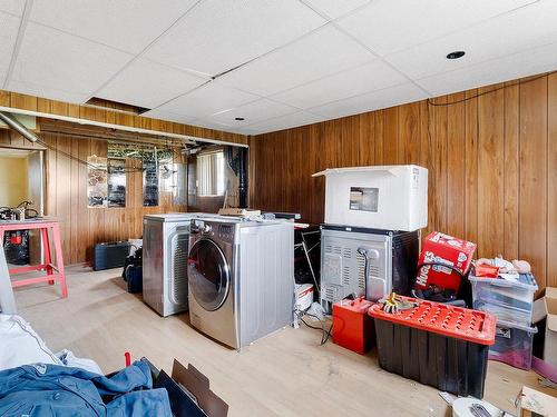 Salle familiale - 801  - 803 Tsse Albert, Laval (Chomedey), QC - Indoor Photo Showing Laundry Room