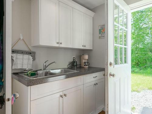 5390 Otter Pl, Port Alberni, BC - Indoor Photo Showing Kitchen With Double Sink