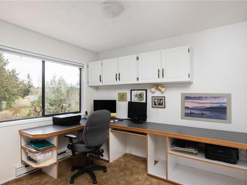600 Cromar Rd, North Saanich, BC - Indoor Photo Showing Office