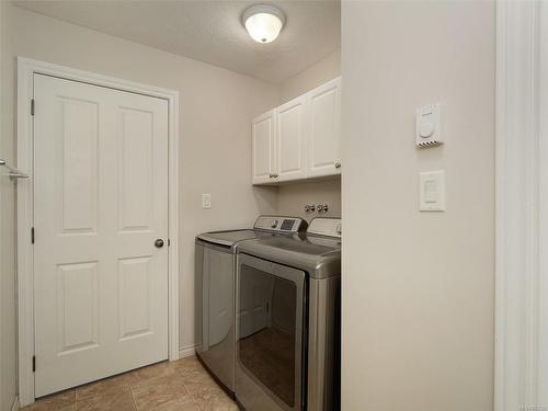 3-9675 First Ave, Sidney, BC - Indoor Photo Showing Laundry Room
