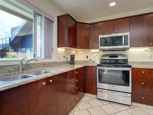 3-9675 First Ave, Sidney, BC - Indoor Photo Showing Kitchen With Double Sink
