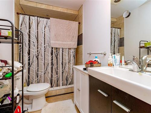 2754 Scott St, Victoria, BC - Indoor Photo Showing Bathroom