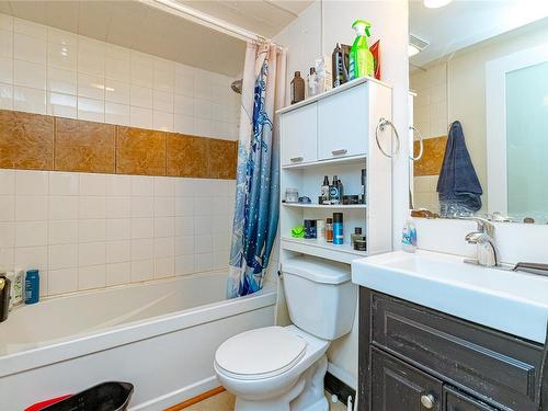 2754 Scott St, Victoria, BC - Indoor Photo Showing Bathroom