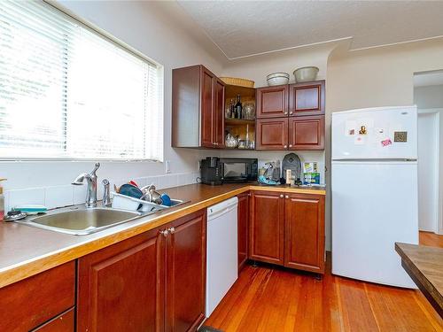 2754 Scott St, Victoria, BC - Indoor Photo Showing Kitchen With Double Sink