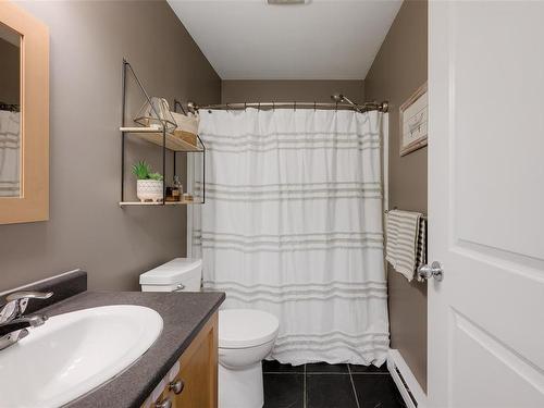 2958 Sarah Dr, Sooke, BC - Indoor Photo Showing Bathroom