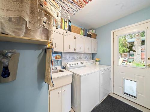 2365 Robertson Rd, Shawnigan Lake, BC - Indoor Photo Showing Laundry Room