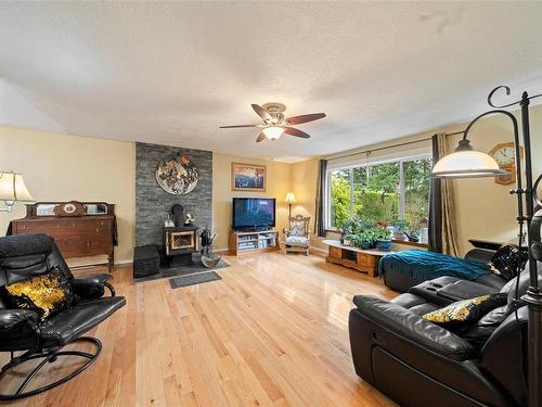 2365 Robertson Rd, Shawnigan Lake, BC - Indoor Photo Showing Living Room With Fireplace